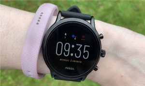 Foto-smartwatch-terbaik-yang-bisa-membuat-gaya-anda-semakin-keren-10