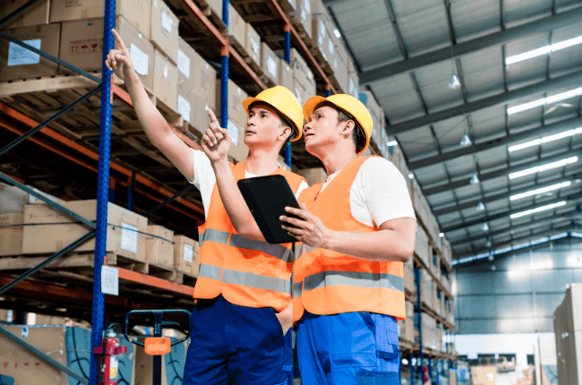 Warehouse Staff adalah